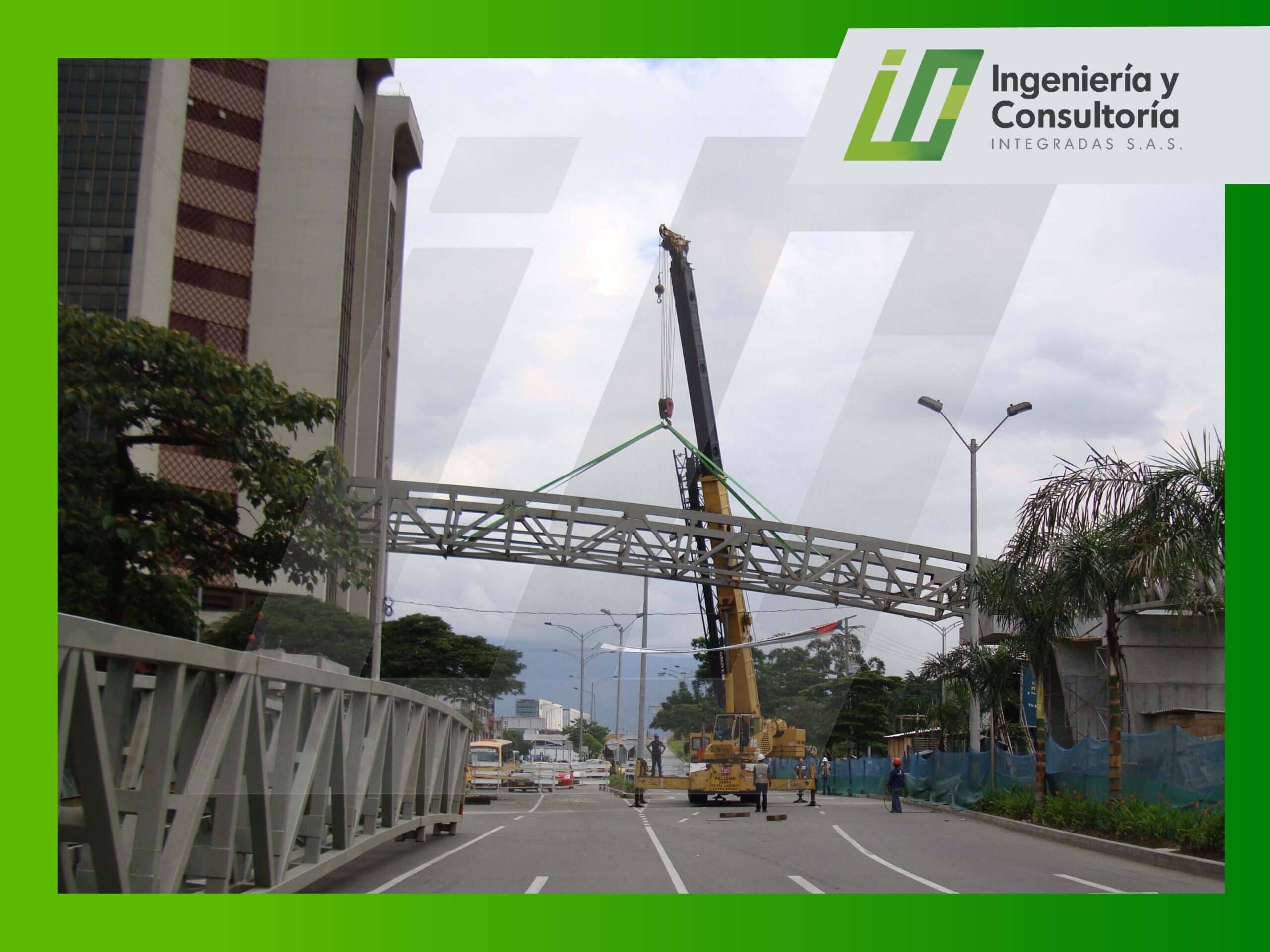 Interventoría y supervisión técnica de la construcción del puente peatonal Plaza mayor, luces de 30 m, longitud total de 180 m,, ancho 3m.
