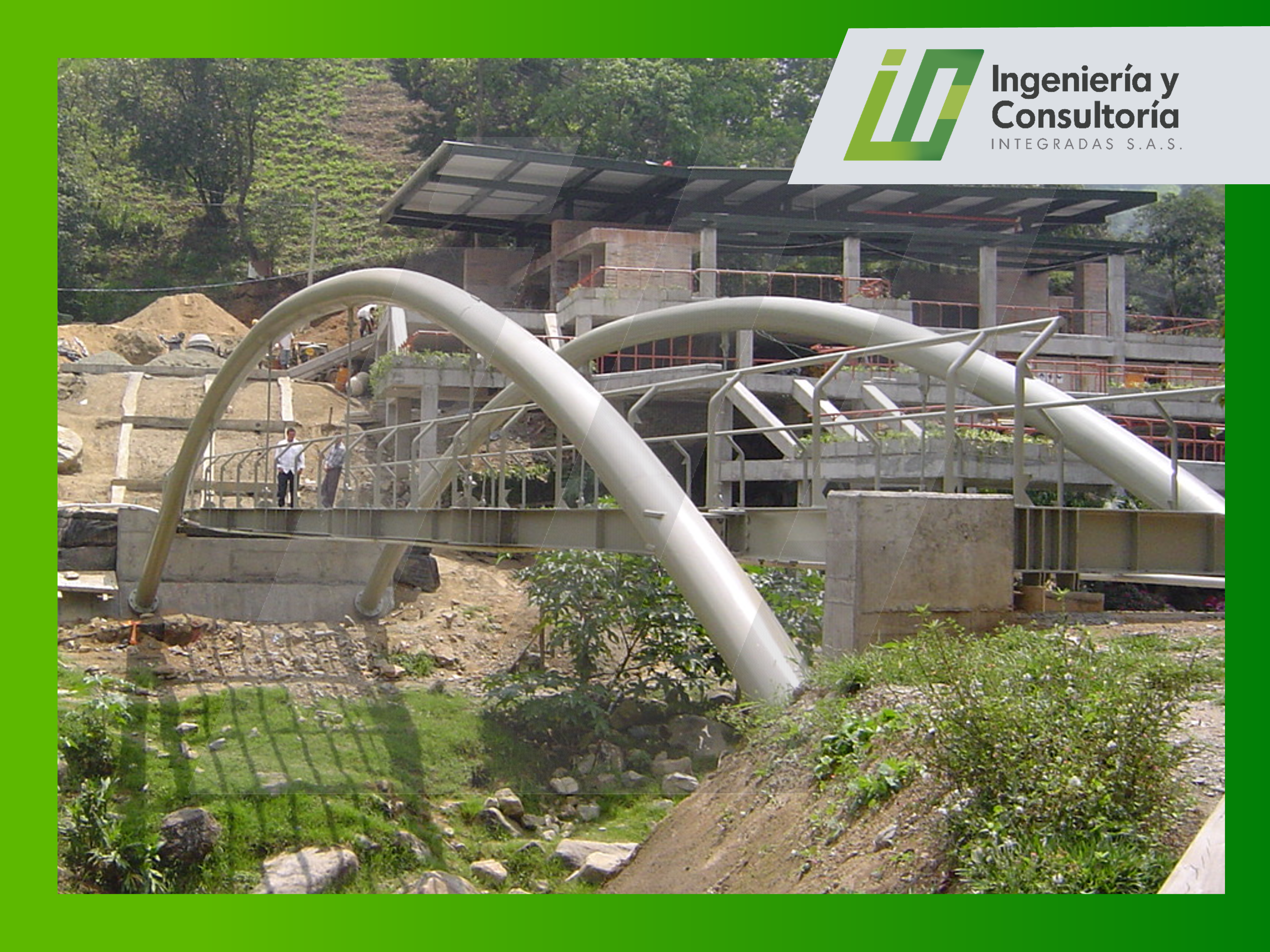 Puente de acceso al parque el salado de Envigado, uso recretivo y de servicios, parque público, luz 30 m, ancho 4m.