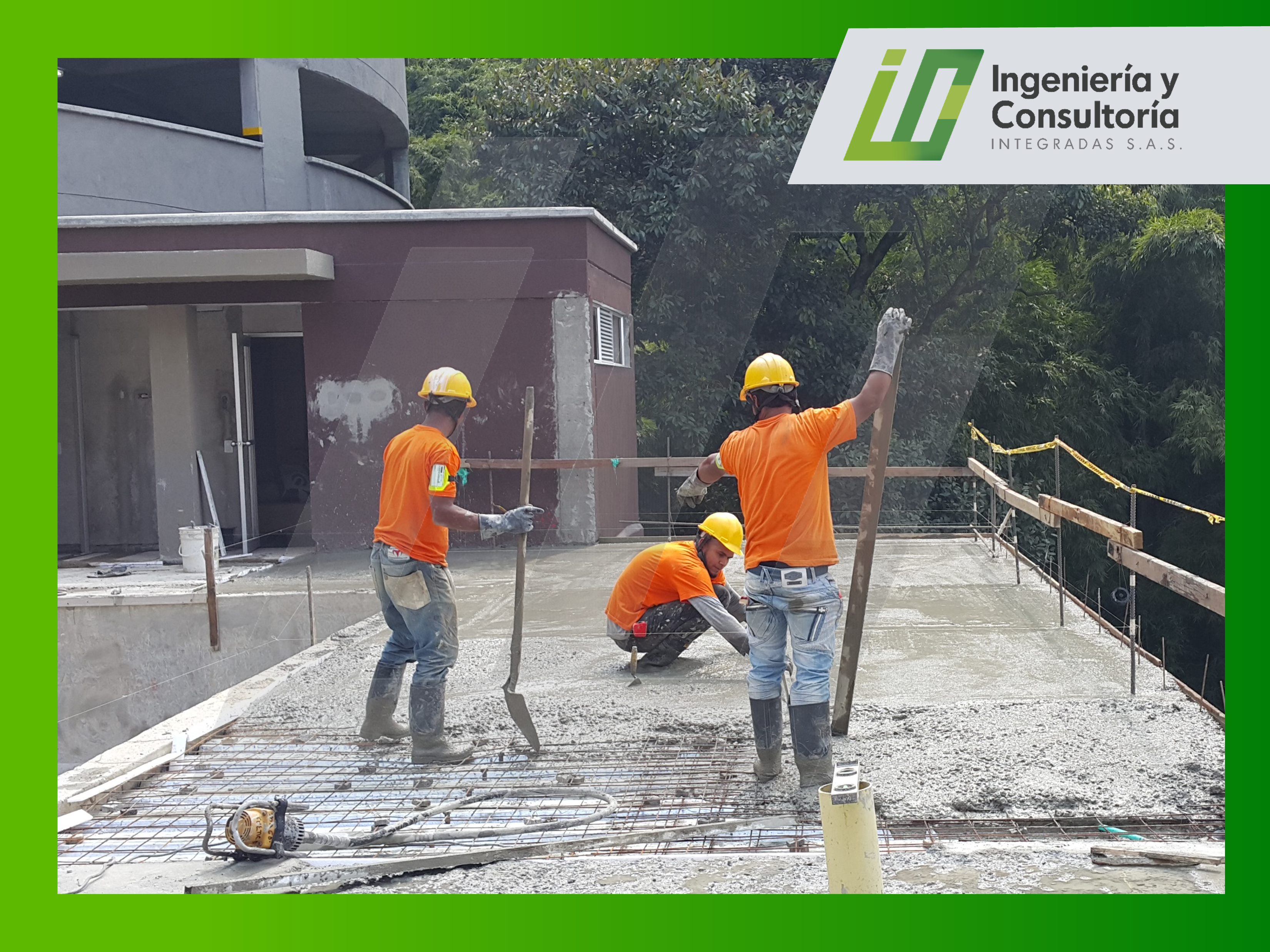 Estructura de acero y sección compuesta, area 53 m², capacidad de carga 500 kg/m², Deck de piscina, uso en zonas sociales en unidad residencial, municipio de Envigado Antioquia.